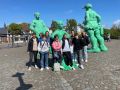 vor dem Denkmal in Westerland