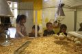 Museumsbesuch des Kindergartens bei der Kükenausstellung.